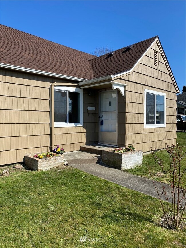 742 SW Mcfadden Ave, Chehalis, WA 98532 - photo 2