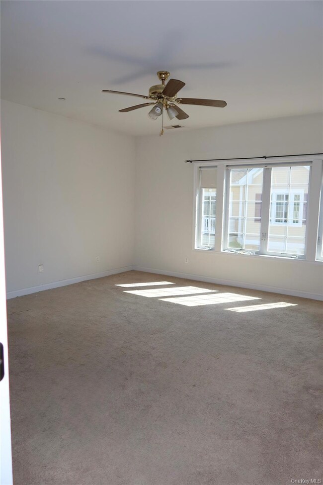 116 Kenneth Ct unit 116, Amityville, NY 11701 - photo 5