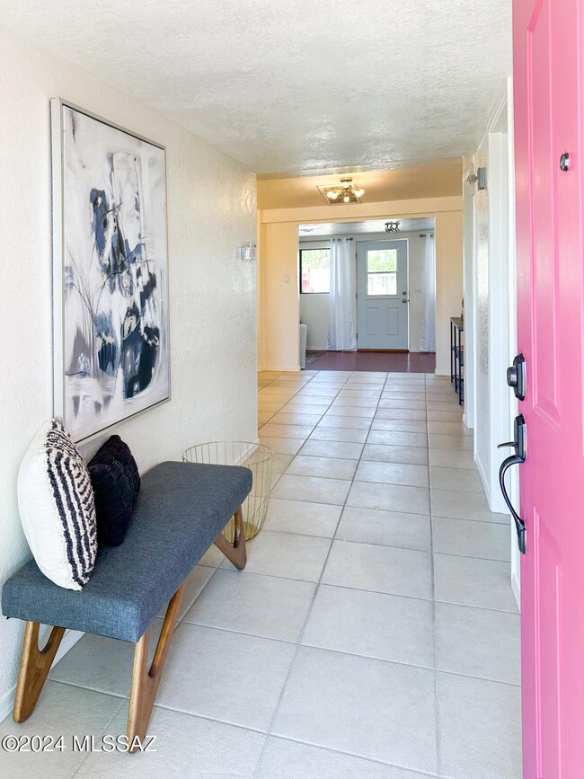 6809-e-hayne-interior-entry-1