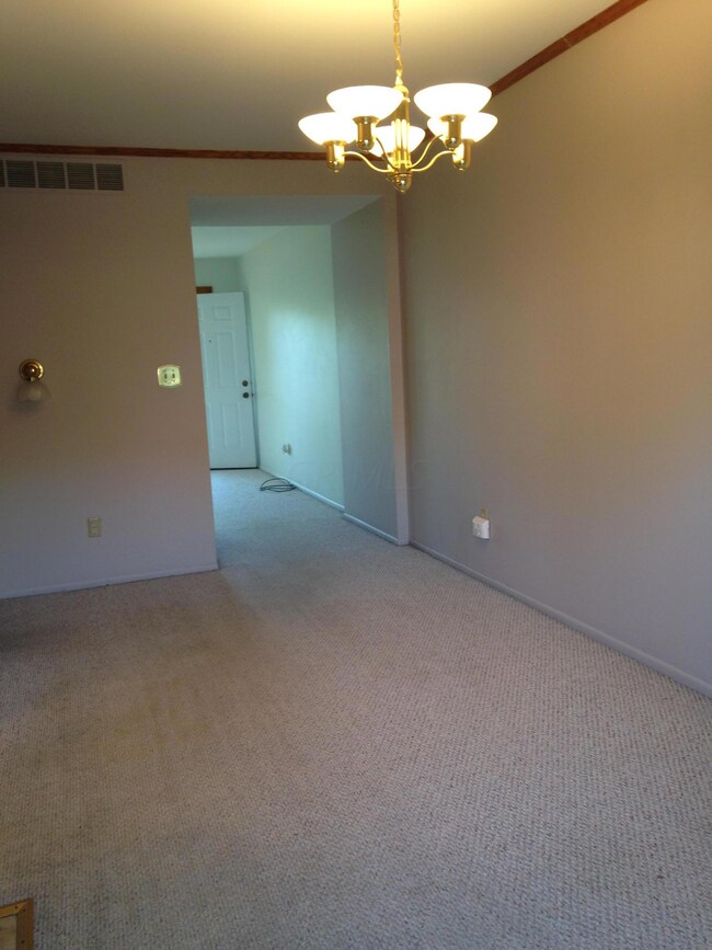 657 Simbury St unit 8, Columbus, OH 43228 - photo 4
