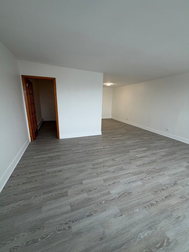 7200 N Claremont Ave unit 401, Chicago, IL 60645 - photo 7