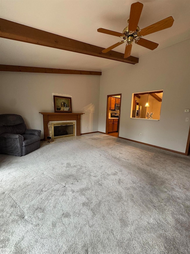 GREATROOM WITH GAS FIREPLACE