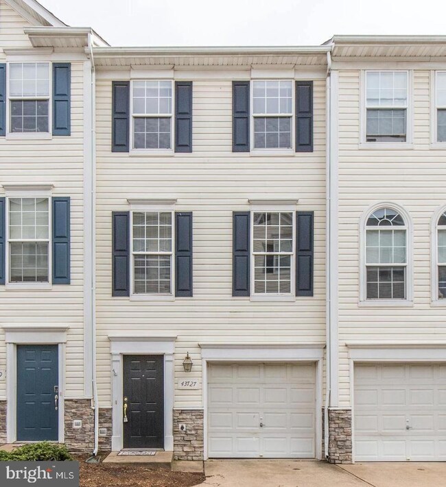 43727 Clear Lake Square, Ashburn, VA 20147 - photo 2