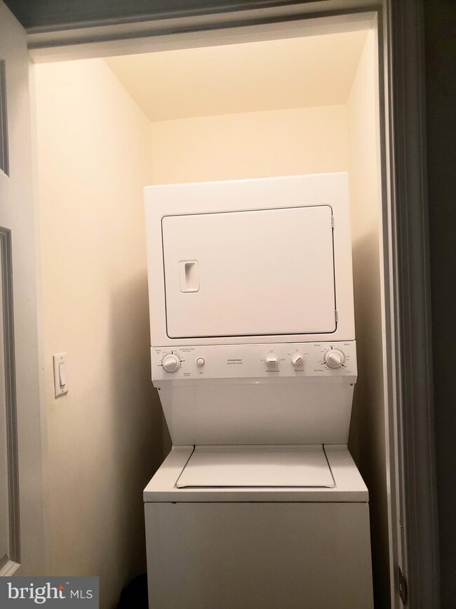 15614 Weathervane Terrace unit 614, Woodbridge, VA 22191 - photo 6