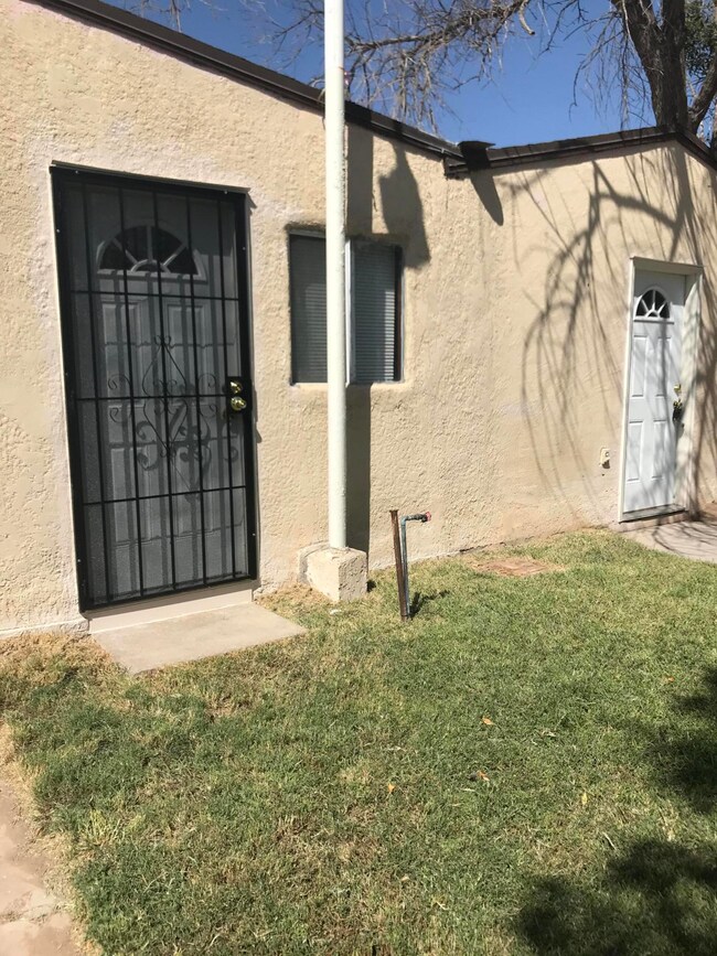 7853 West Dr unit B, El Paso, TX 79915 - photo 2