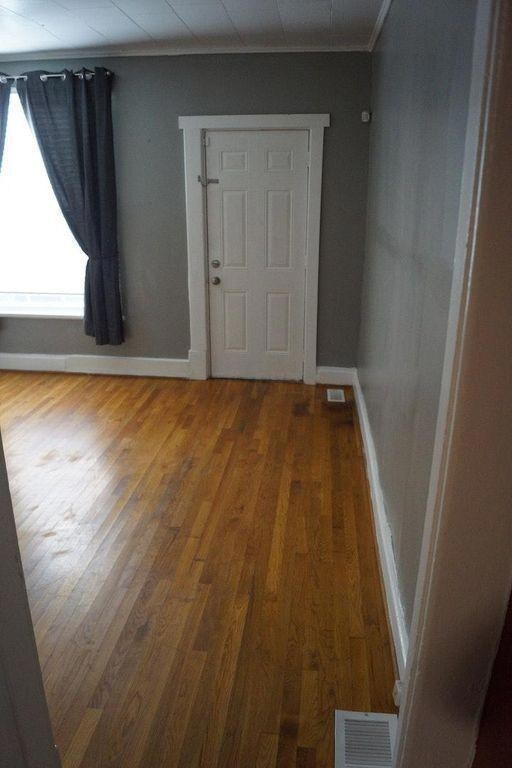 1600 living room