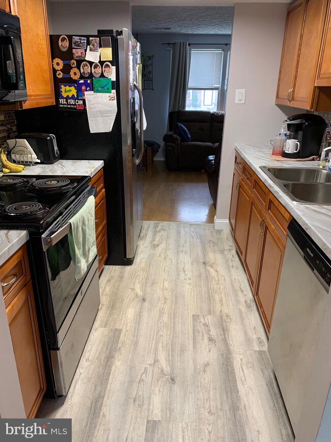 8039 Steeple Chase Ct, Springfield, VA 22153 - photo 5