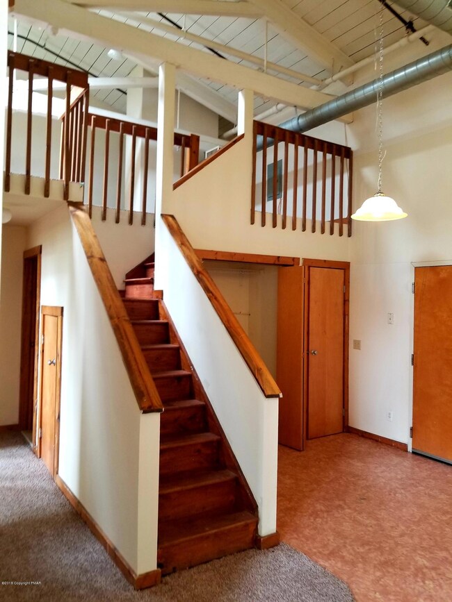 633 Mckinley St unit 202, Hazleton, PA 18201 - photo 5