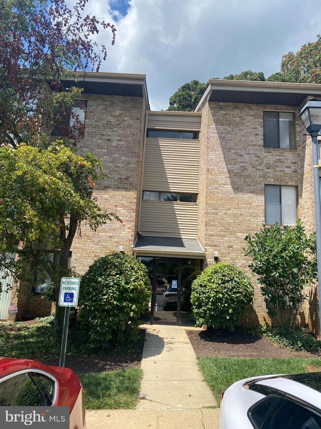 10596 Twin Rivers Rd unit F2, Columbia, MD 21044 - photo 4