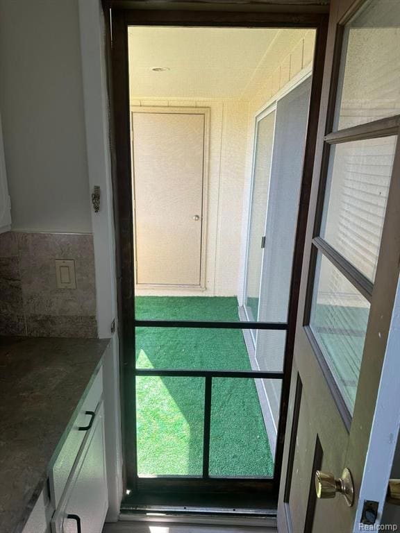 27860 Berrywood Ln unit 24, Farmington Hills, MI 48334 - photo 2