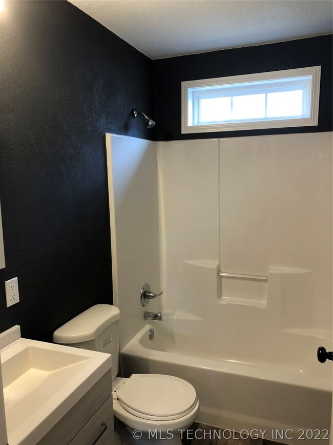 406 W 17th St, Ada, OK 74820 - photo 4