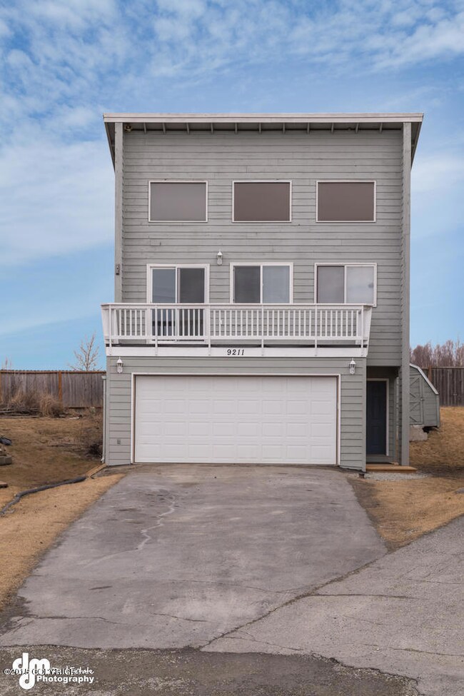 9211 Sea Parrott Circle-large-009-Exteri