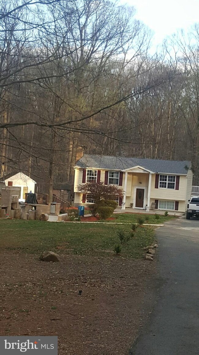 8953 Westchester Dr, Manassas, VA 20112 - photo 2