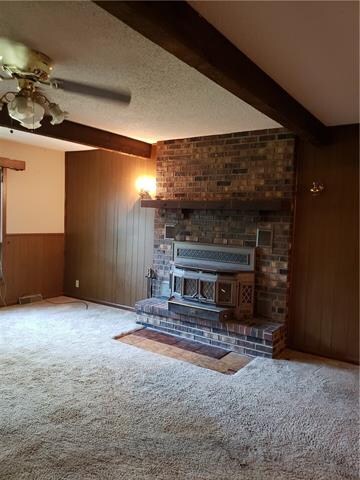 Spacious addition with vaulted ceiling on back of 