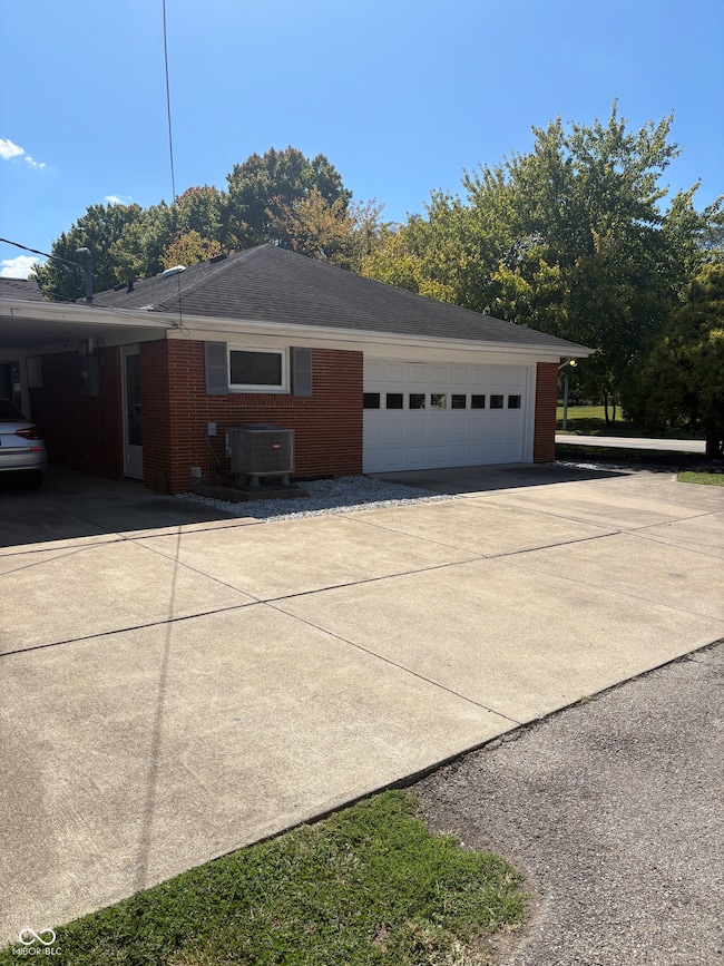 1921 Washington St, Columbus, IN 47201 - photo 5