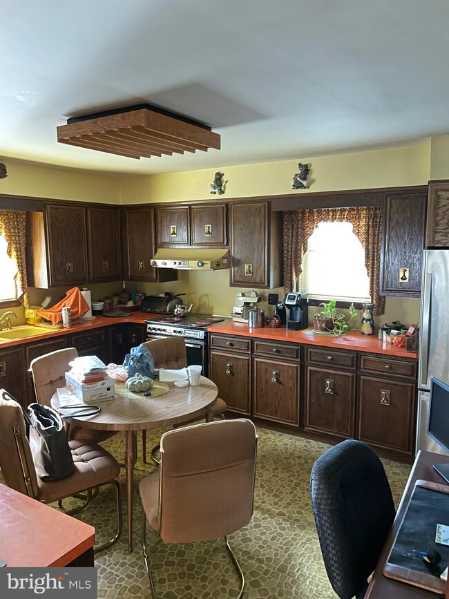 800 High Blvd, Reading, PA 19607 - photo 2