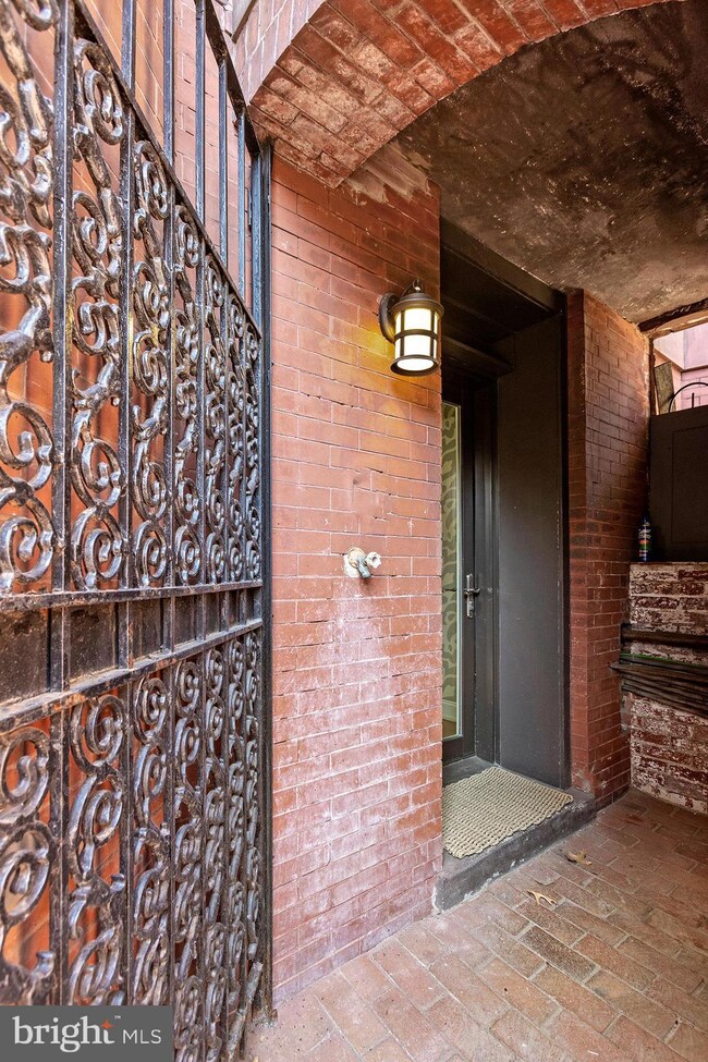 1330 Vermont Ave NW unit 2, Washington, DC 20005 - photo 2