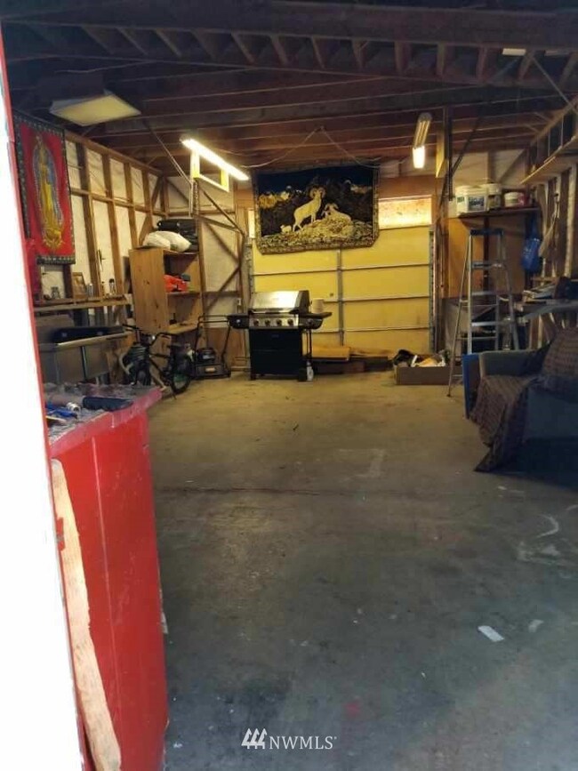 1210 Cedar St, Raymond, WA 98577 - photo 5