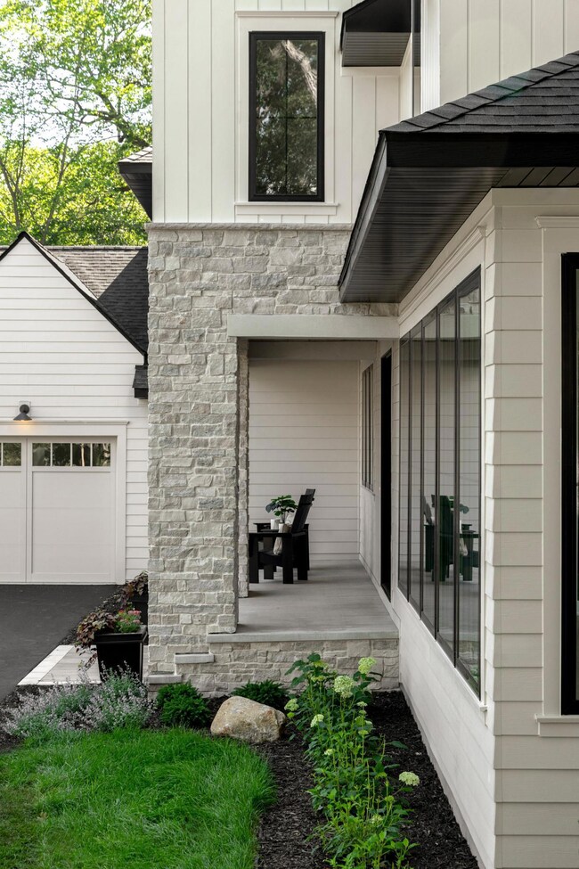 Photo from a previous project. Final design and features tailored to the Buyer’s preferences.