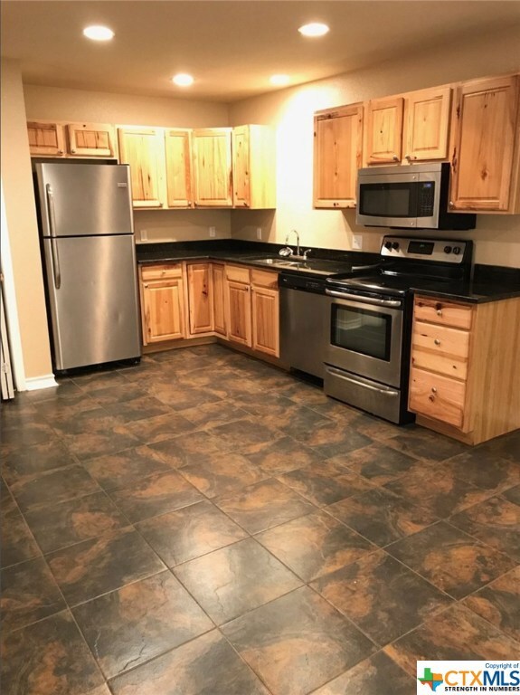 525 W Hutchison St unit A, San Marcos, TX 78666 - photo 2