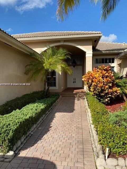 15311 SW 38th St, Davie, FL 33331 - photo 2