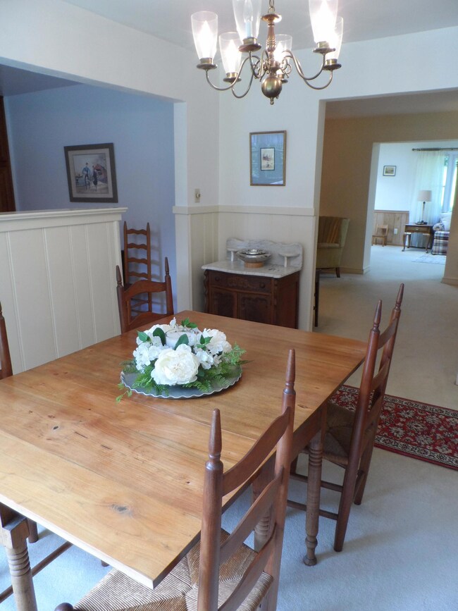 dining room alt view