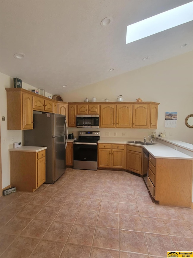 611 Spring View Cir, Beatrice, NE 68310 - photo 6