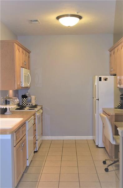 Kitchen 15x9: Neutral color, tile flooring built i