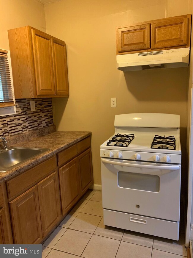 1341 Carl Miller Blvd, Camden, NJ 08104 - photo 6