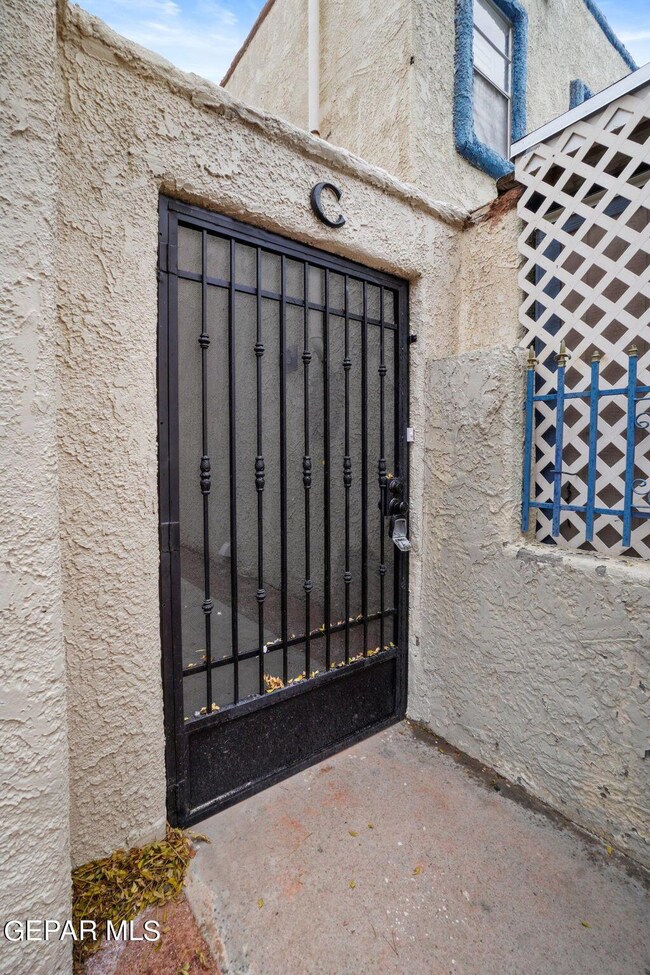 10648 Cuatro Vistas Dr unit C, El Paso, TX 79935 - photo 2