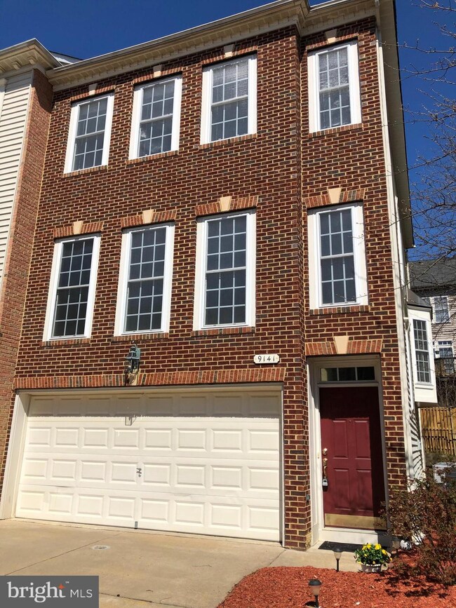 9141 Silvershadow Ct, Lorton, VA 22079 - photo 5