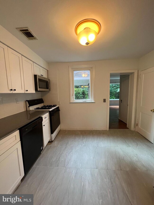 845 Delmont Dr, Wynnewood, PA 19096 - photo 3