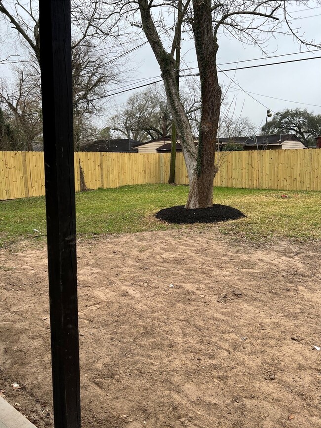 5226 Perry St, Houston, TX 77021 - photo 5