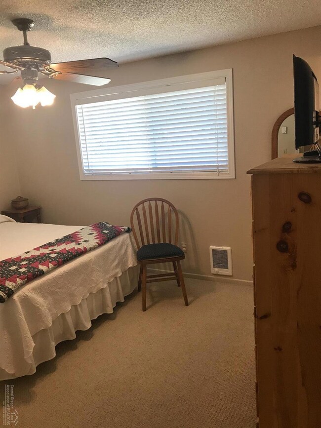 1624 NE Meadow Ln, Bend, OR 97701 - photo 6