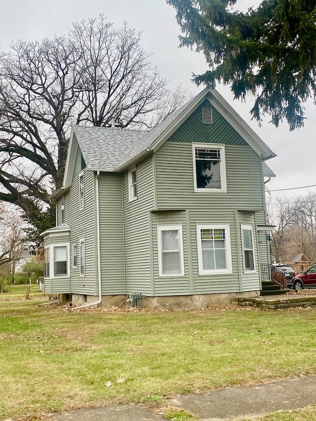 365 S 4th Ave, Saint Anne, IL 60964 - photo 2