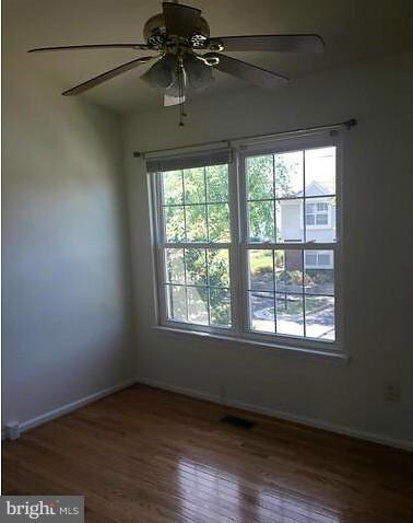 21749 Marigold Cir, Sterling, VA 20164 - photo 2