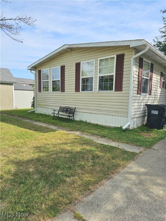 View of front of property featuring a front yard