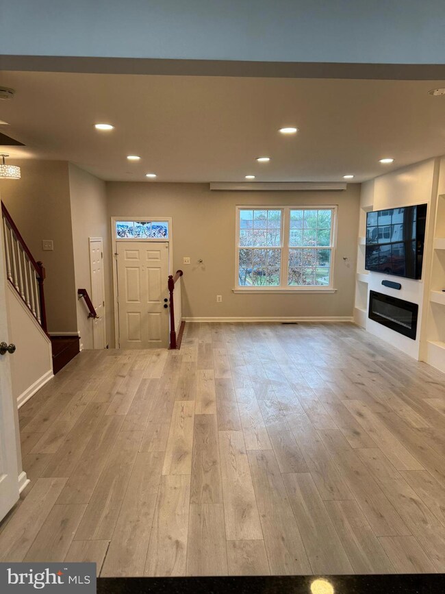 605 Warrenton Terrace NE, Leesburg, VA 20176 - photo 3