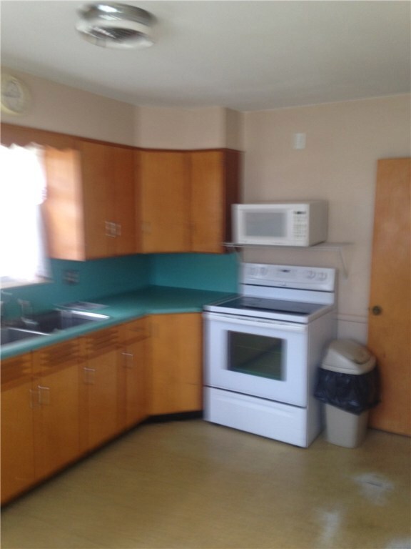 33 Tilden Ave, Warwick, RI 02888 - photo 3