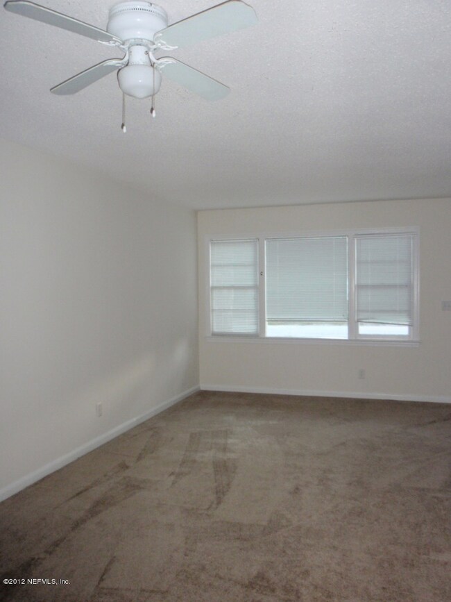 536 Laurina St, Jacksonville, FL 32216 - photo 2