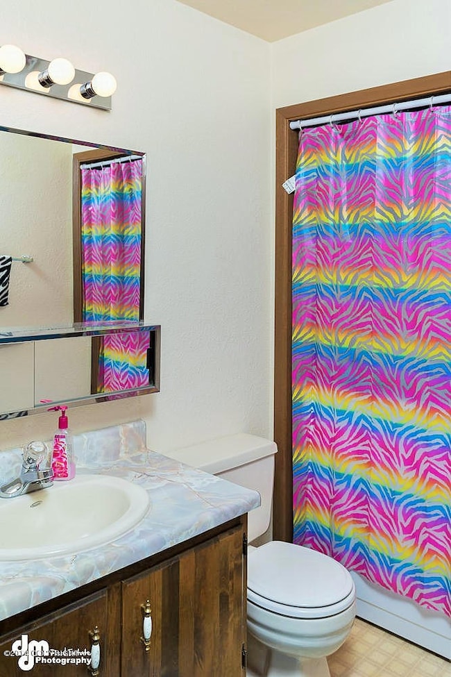 3217 Campbell Airstrip Rd-large-005-Bath