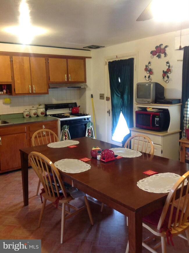 1305 Halstead Rd, Parkville, MD 21234 - photo 2