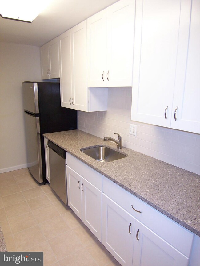 8229 Kings Charter Ln unit D, Springfield, VA 22152 - photo 3