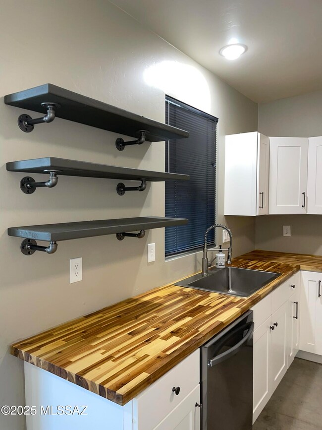 3250 N Stone Ave unit C, Tucson, AZ 85705 - photo 3