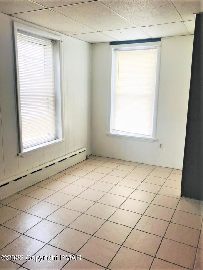 220 1/2 E Elm St, Allentown, PA 18109 - photo 5