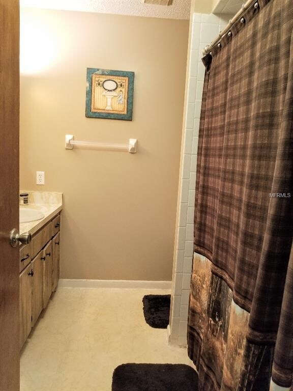 Main Bath with Tub/shower combo