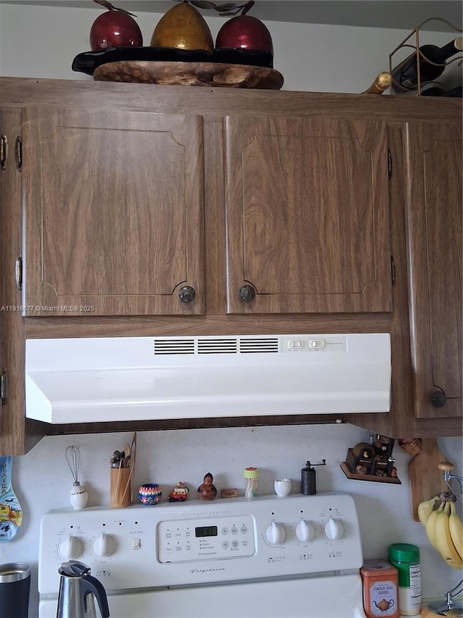 8590 Sunrise Lakes Blvd unit 310, Sunrise, FL 33322 - photo 4