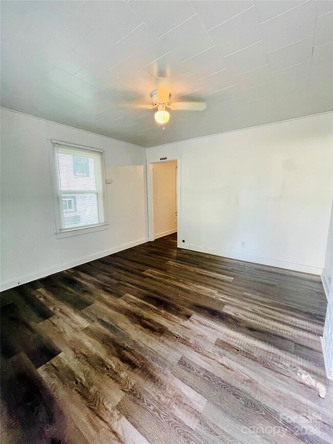 511,513,515,517 S Elm St, Statesville, NC 28677 - photo 5