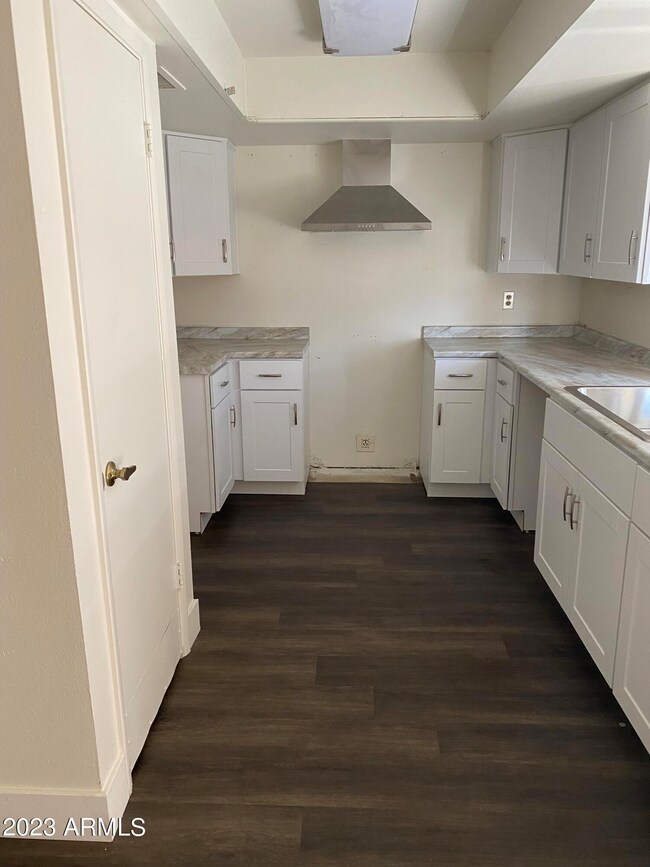 8001 W Westview Dr, Phoenix, AZ 85033 - photo 3