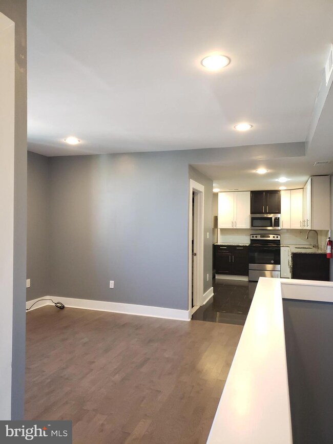 2001 S 17th St unit FLR 3, Philadelphia, PA 19145 - photo 4